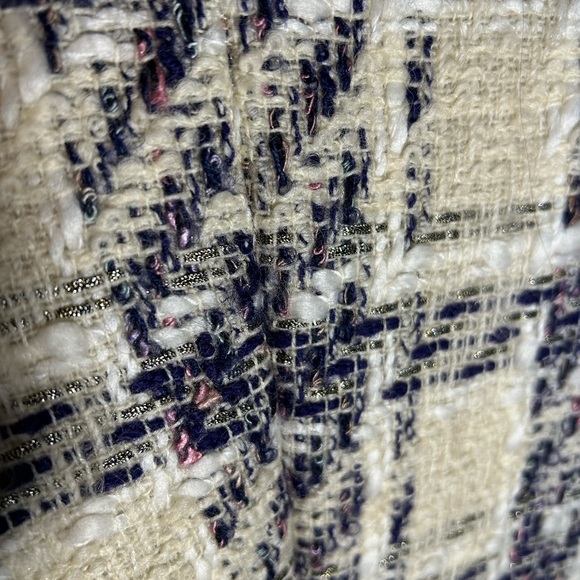 Elegant Tweed Blazer - Picture 4 of 6